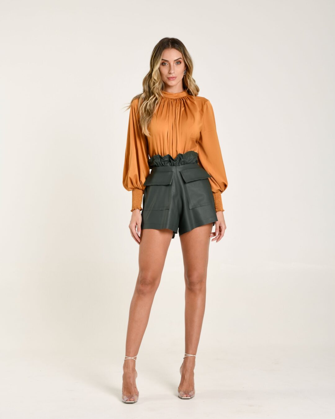 Short couro urban olive