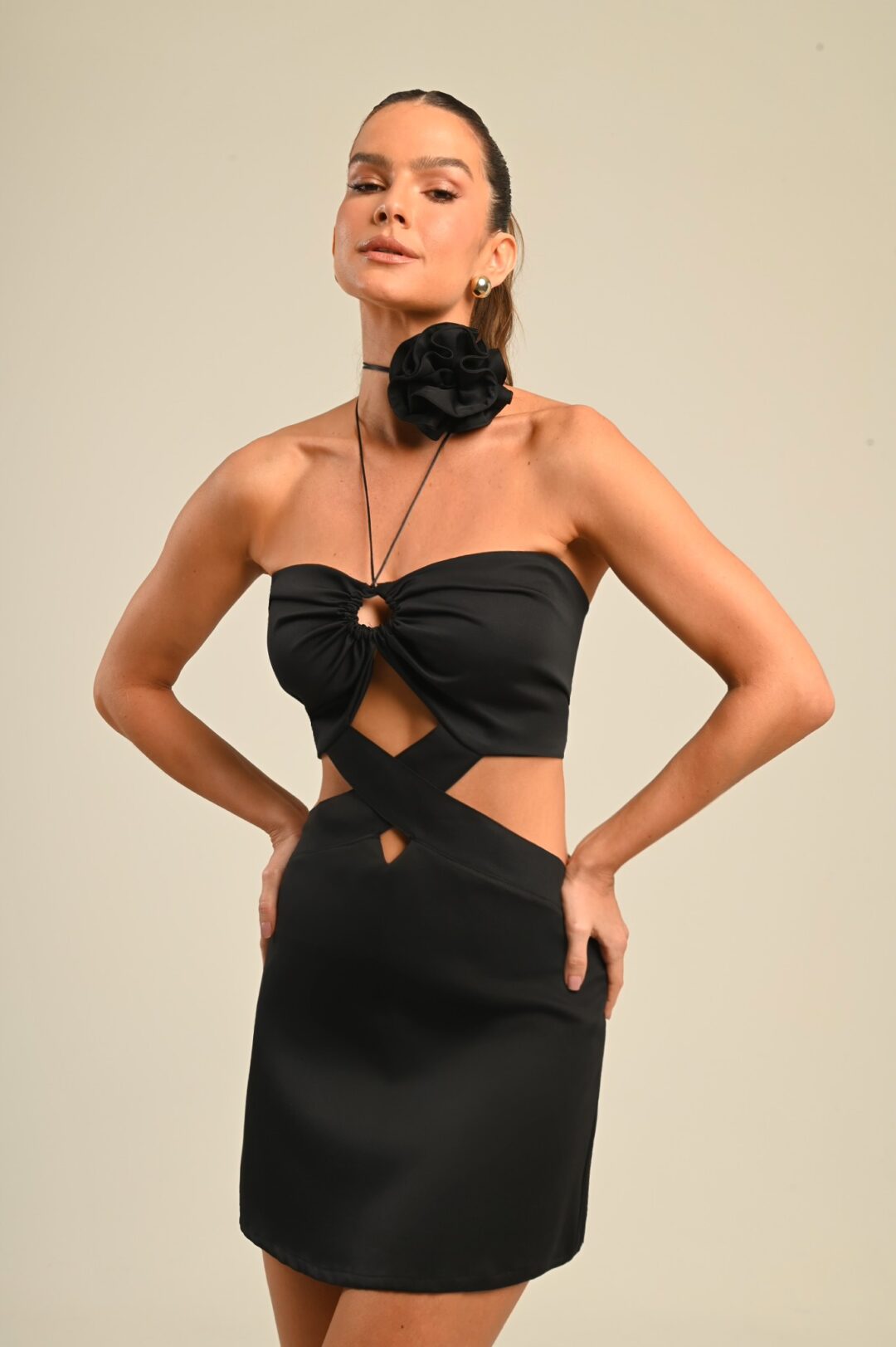 vestido preto recortes Diana