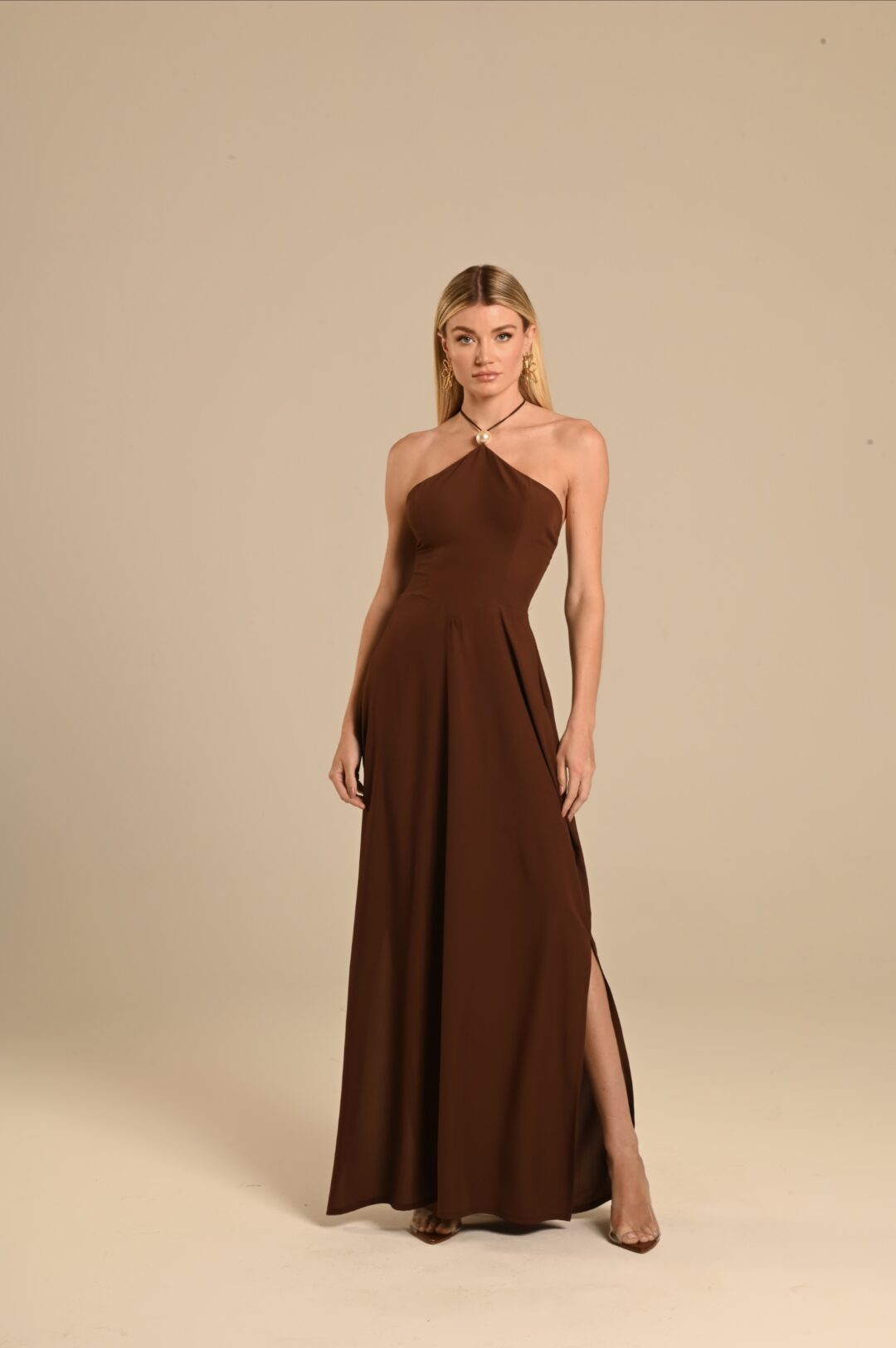 vestido longo maxi pérolas marrom