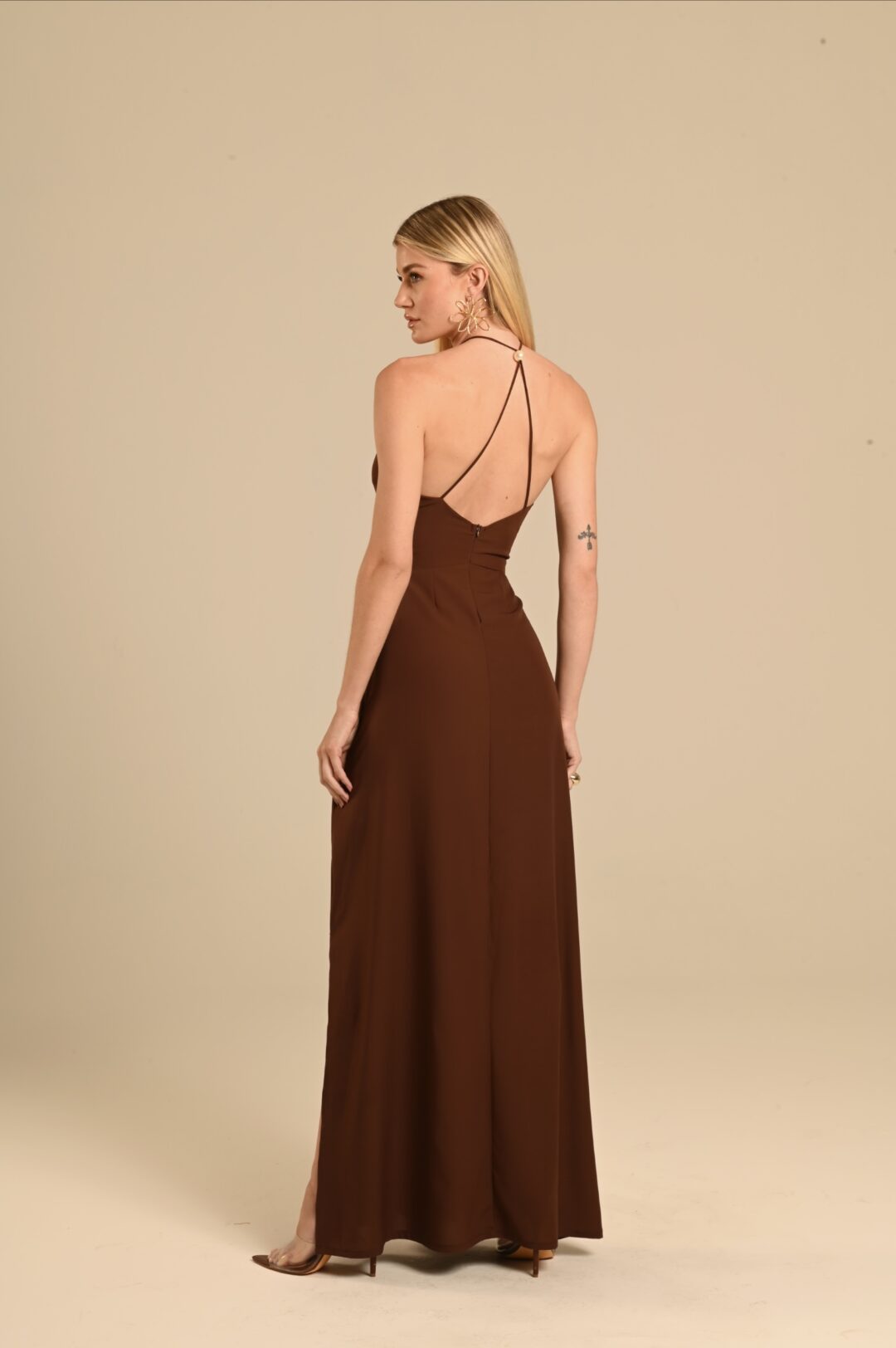 vestido longo maxi pérolas marrom