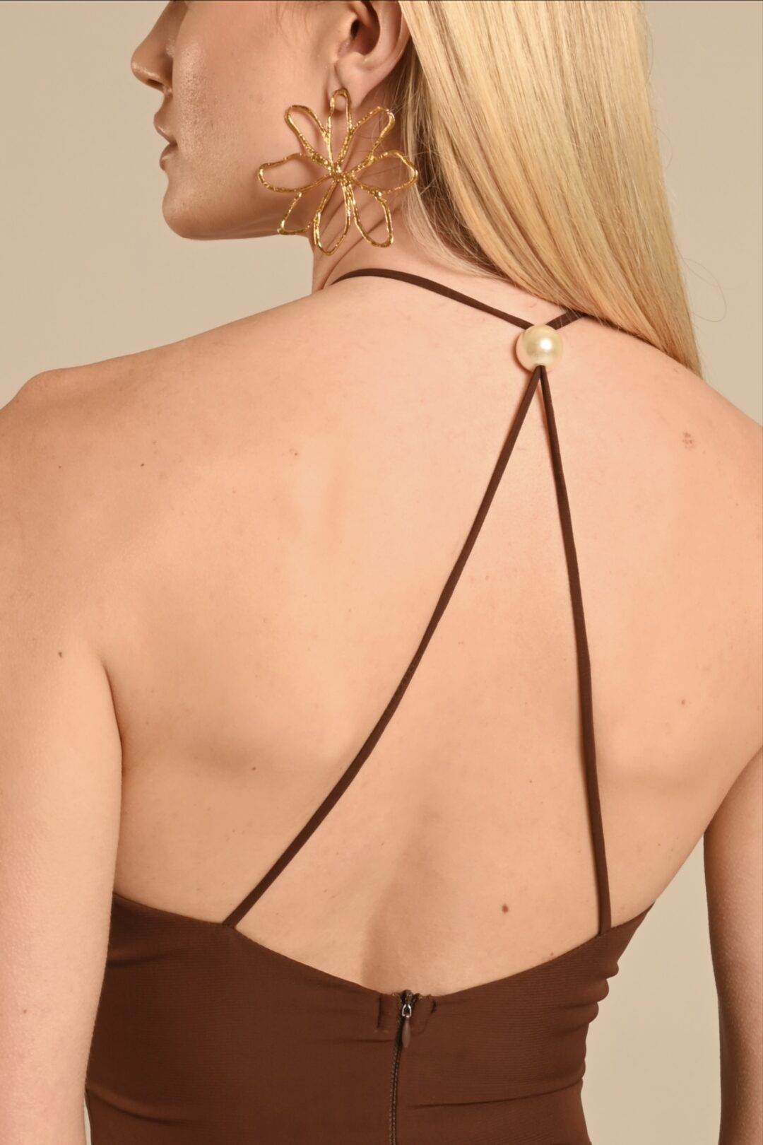 vestido longo maxi pérolas marrom