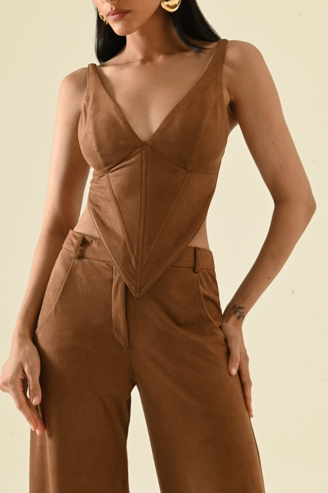conjunto calça e corset camurça Mariella